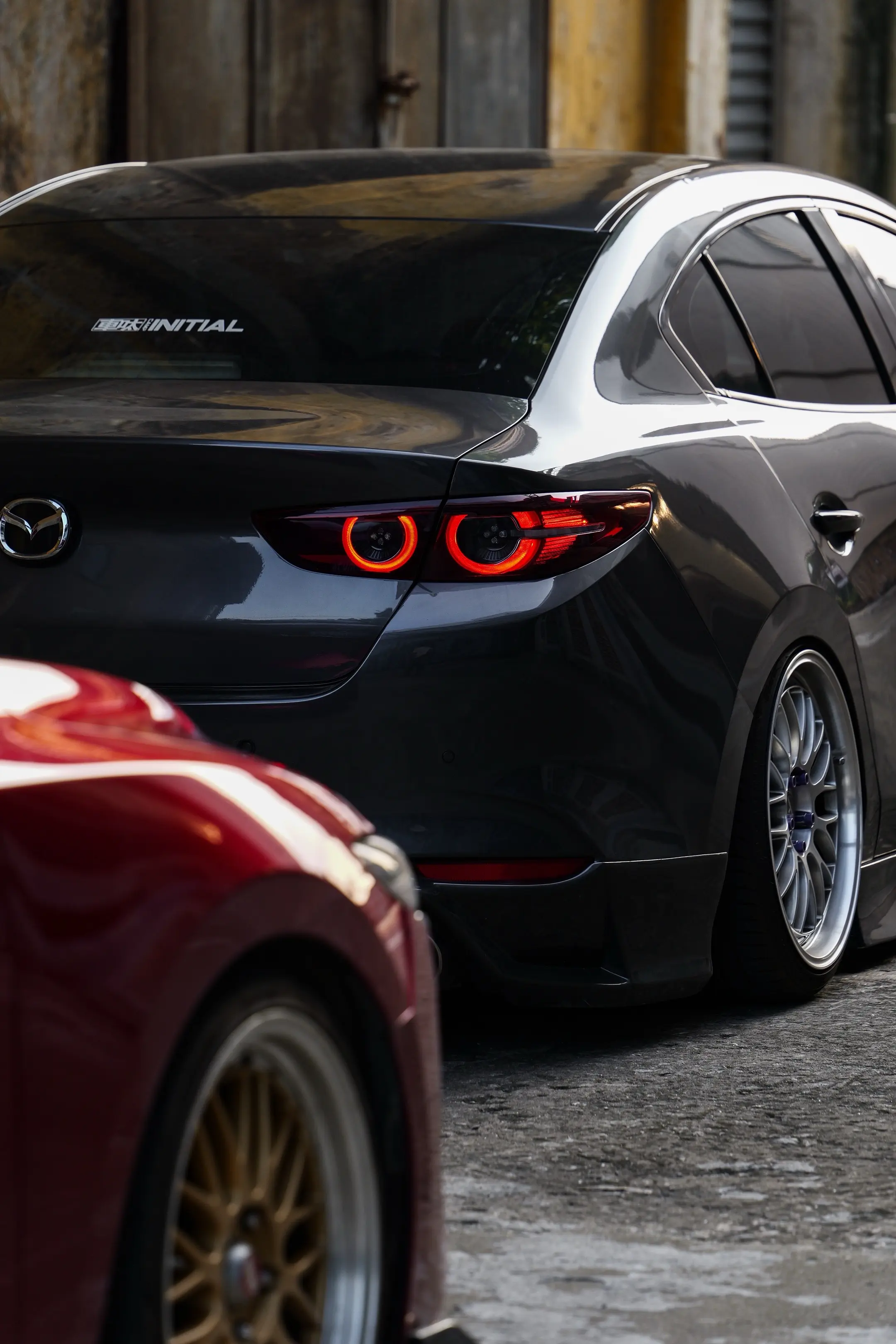 是一眼就能认出的尾灯嘛。