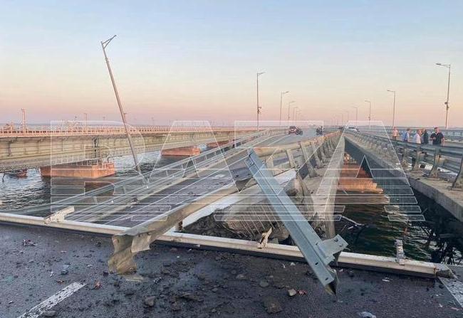 关于克里米亚大桥被炸，乌克兰内部似乎也存在着矛盾的说法，乌军南方作战司令部发言人