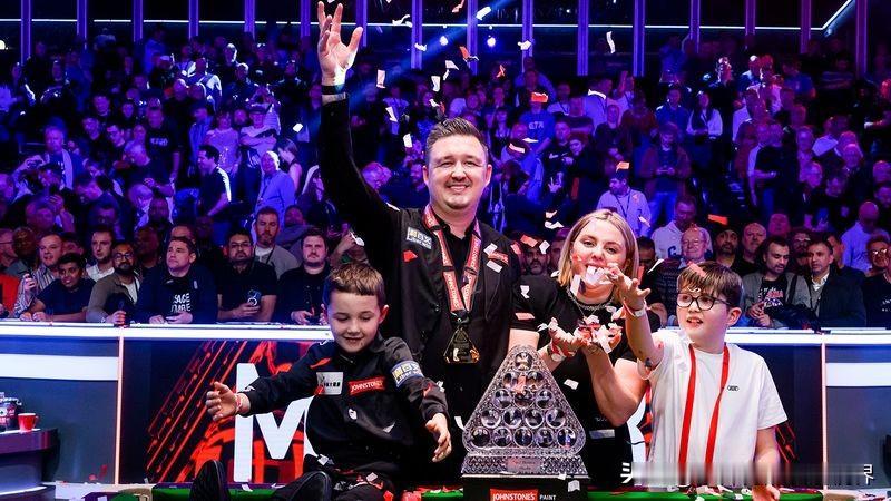 凯伦·威尔逊强忍泪水，终于夺得大师赛冠军，他坦言自己“近乎绝望地”渴望为母亲赢下