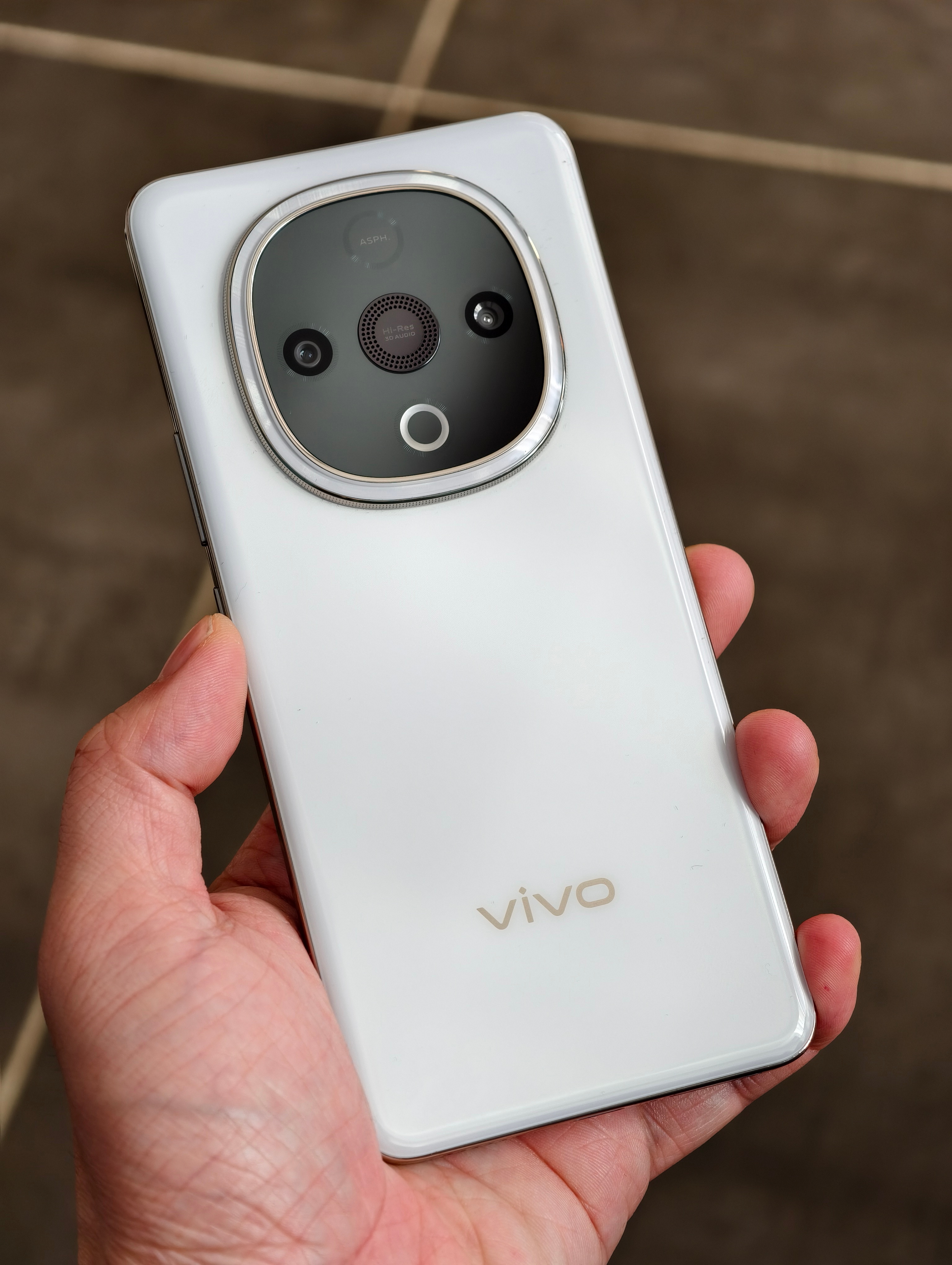 vivo Y300，600%音量，6500mAh电池！我姥姥听力不太好，我准备给