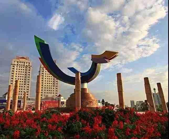 我的今日状态：😁轻松愉快
我这里的天气：☀️晴天
飞天广场