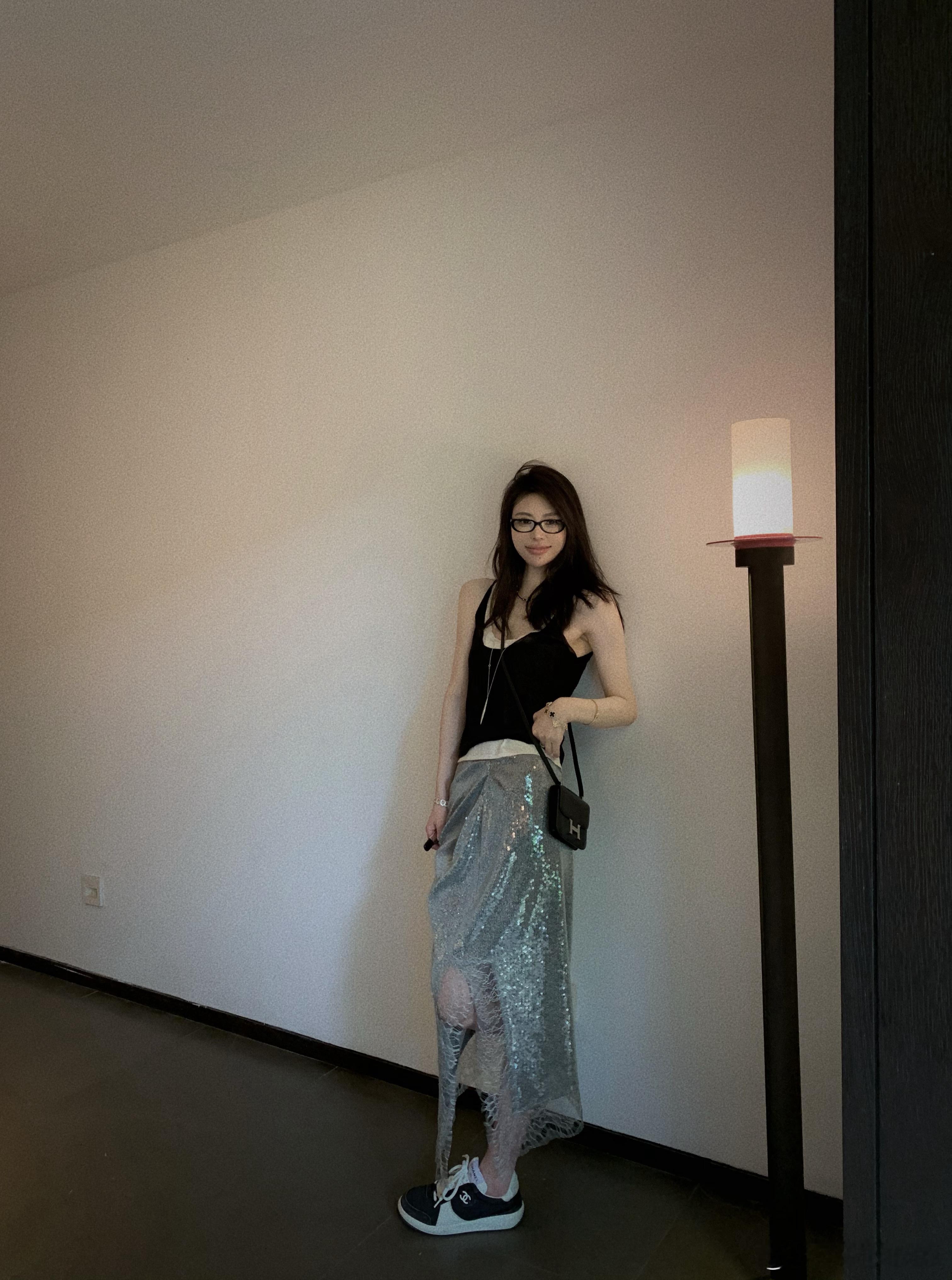 🩶评论区安排两条我们的半裙哦 超适合夏季做混搭的亮片蕾丝小半裙做了裸粉色和灰色