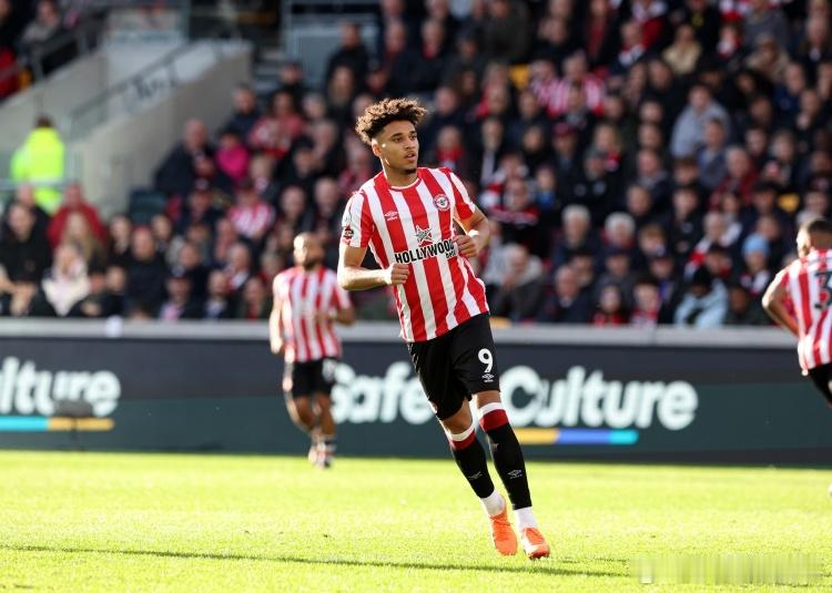 周一 英超看法004  布伦特 vs 狼队本场给到布伦特福德四档支持，本赛季小蜜