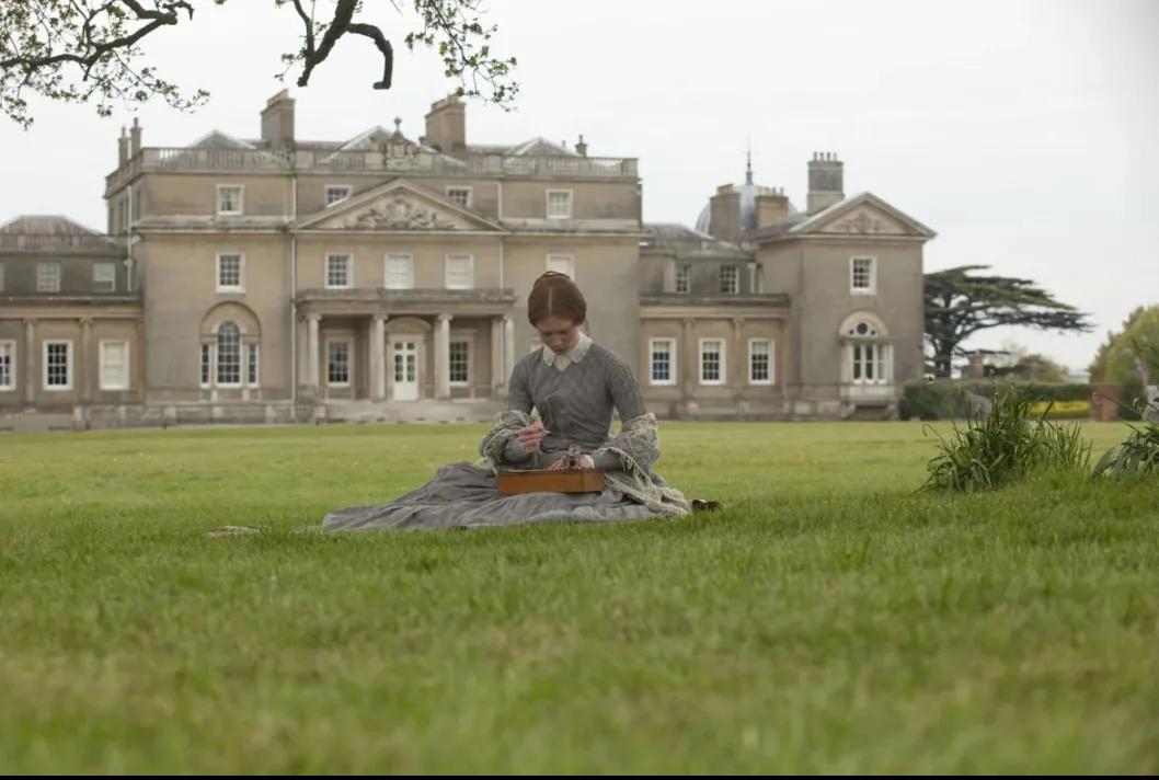 以色娱人者，色衰而爱驰。
所以人与人相处，到最后看的都是人品和良心。