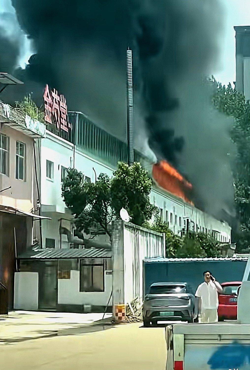 中国大陆安徽省亳州市亳州饮片厂失火了 