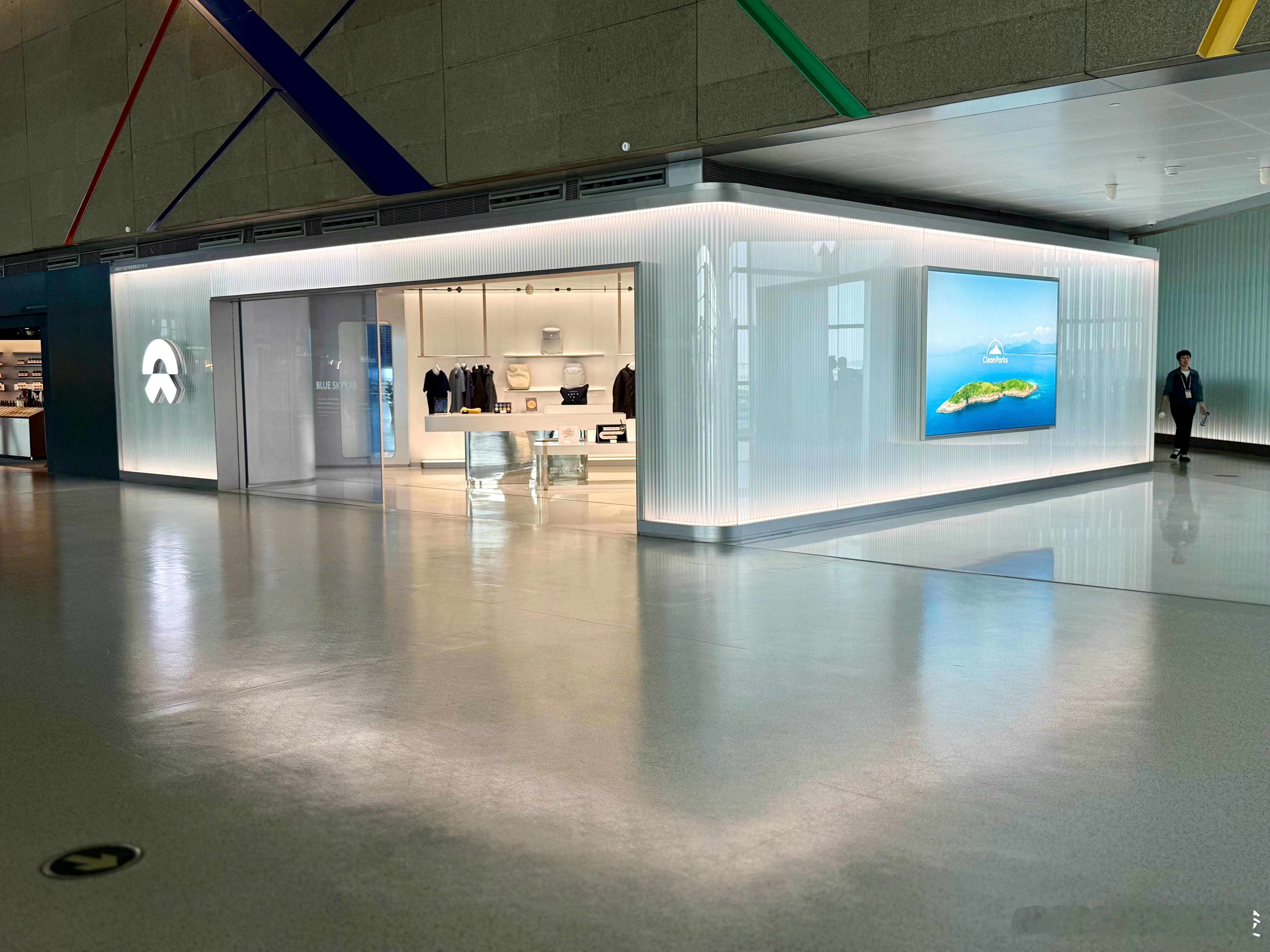 牛屋什么时候开到二号航站楼了啊？要赶飞机，要不然进店里看看了 上海·虹桥机场二号