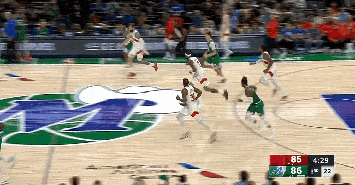 厉害！弗拉格一传一攻尽显状元本色！
在今天NBA常规赛独行侠对阵奇才的第三节比赛