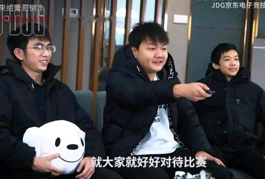 #拳头官宣Yagao通过审核# 再一次羡慕Yagao的运气，虽然所在的JDG不敌