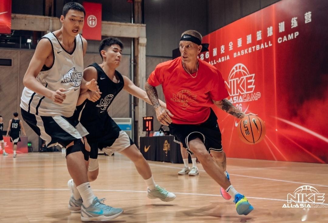 2026耐克亚洲训练营在北京火热进行中，看到姚嘉泽和刘玄昱了，丁彦雨航和传奇球星