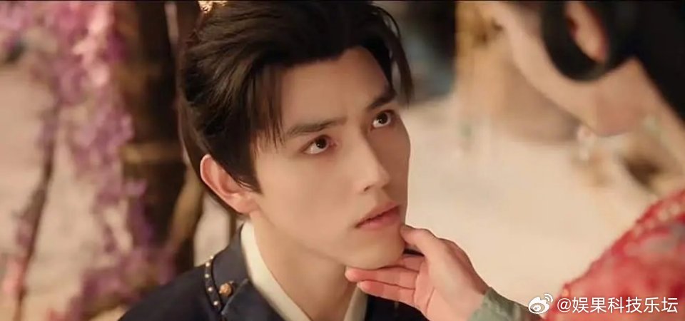 陈飞宇和迪丽热巴没有什么CP感呀，总感觉像妈看儿子 