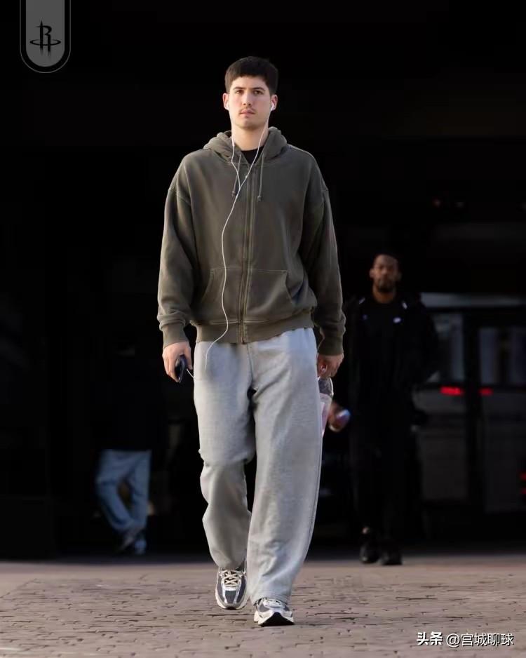 火箭整装待发，对阵鹈鹕[比心]