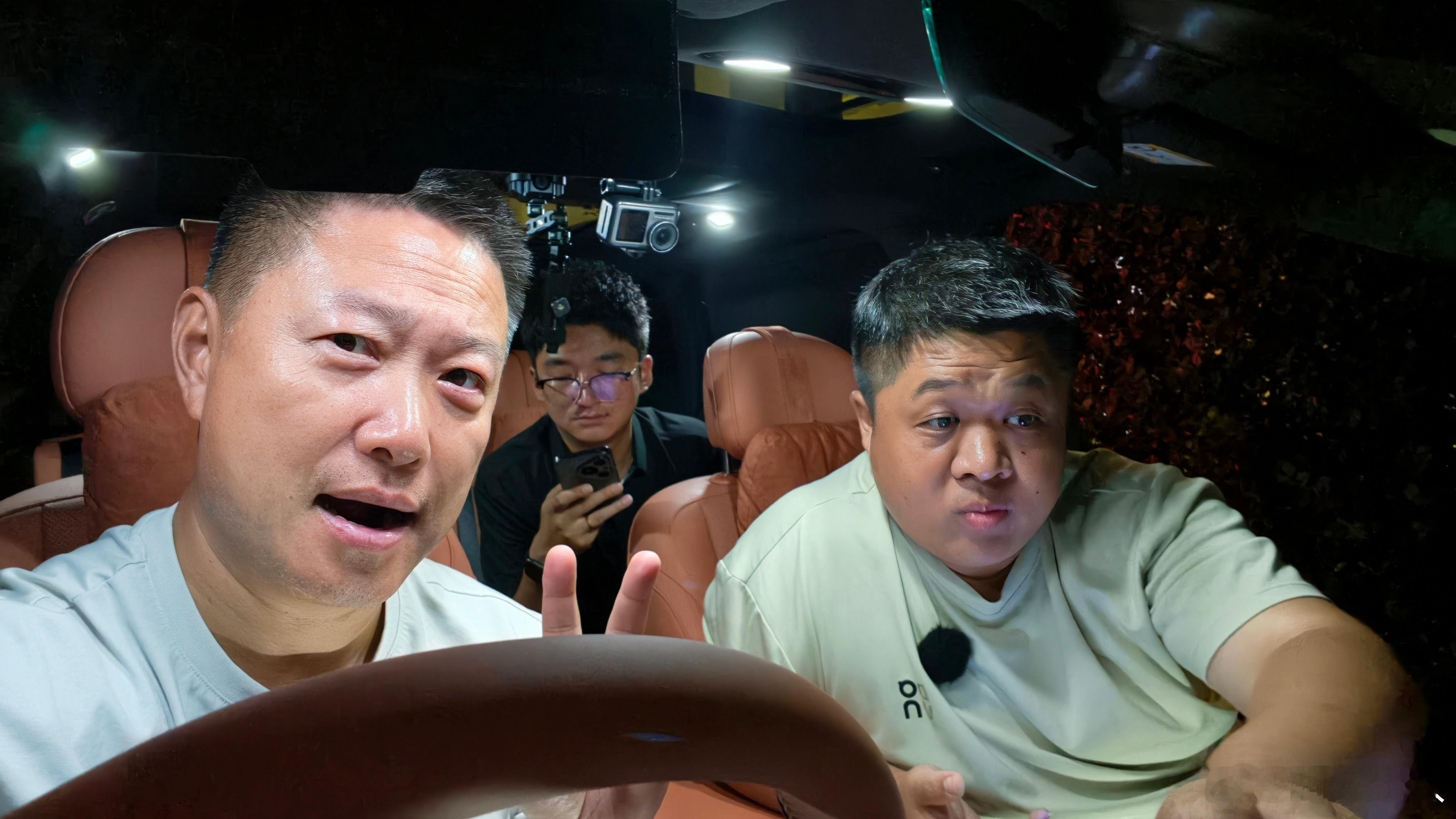 我一直喊没难度，然后就决定夜闯沙坪坝老小区结果深夜撞上暴雨司机位置一片白茫茫真没