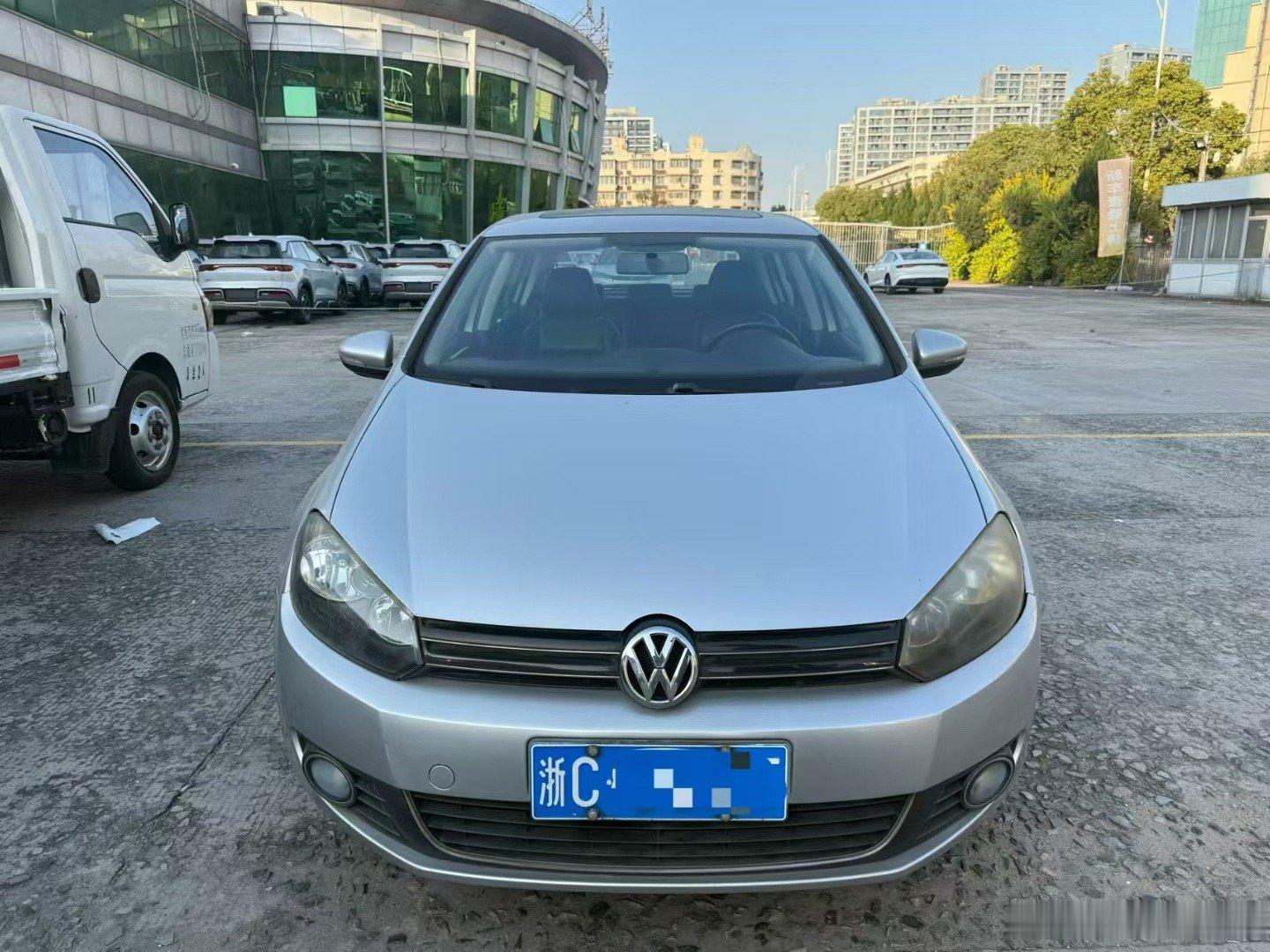 2012年高尔夫  1.4T豪华版，实表67000原版一手车，车况好、价格2万多