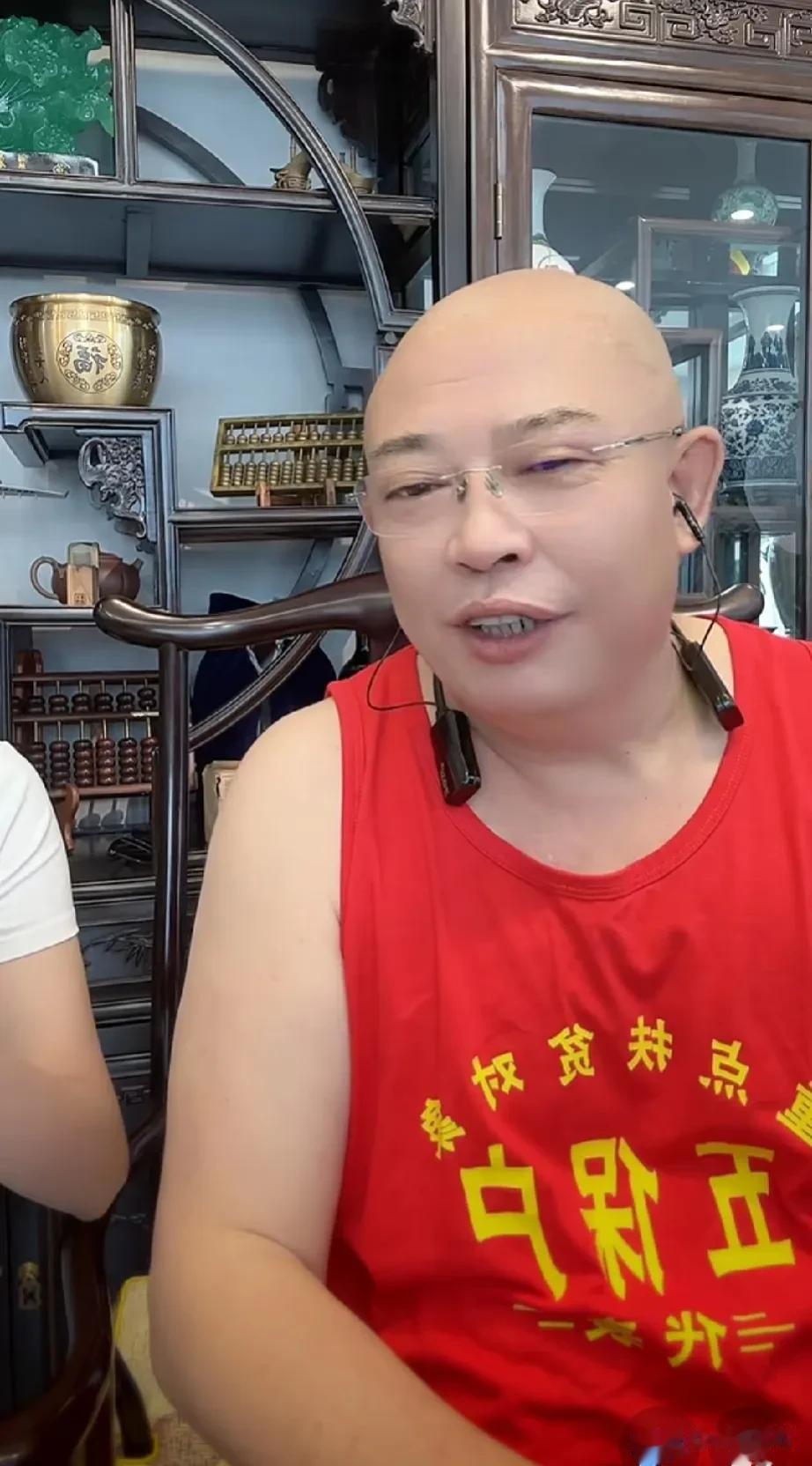 【二驴的要给驴爸补办一场婚礼】驴道合作后，不缺流量，一直替儿子搞后勤的驴爸因有了
