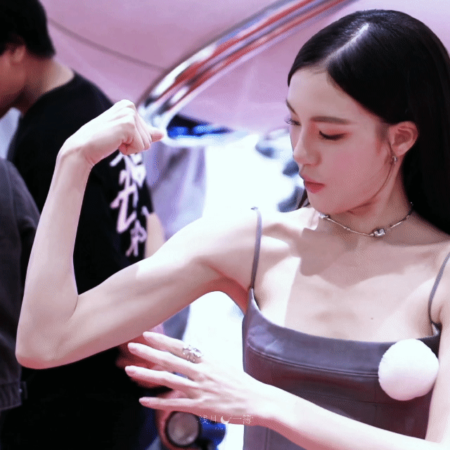 谁来懂我一下::::帕帕妹这个肱二头肌分🍎应该很方便吧 