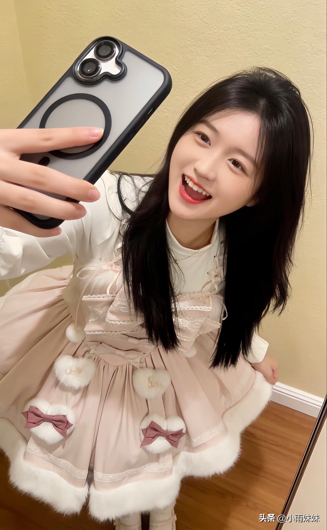 三月春风拂面，樱花将灿，愿你我皆如新芽破土，在时光里舒展成更好的模样🌿