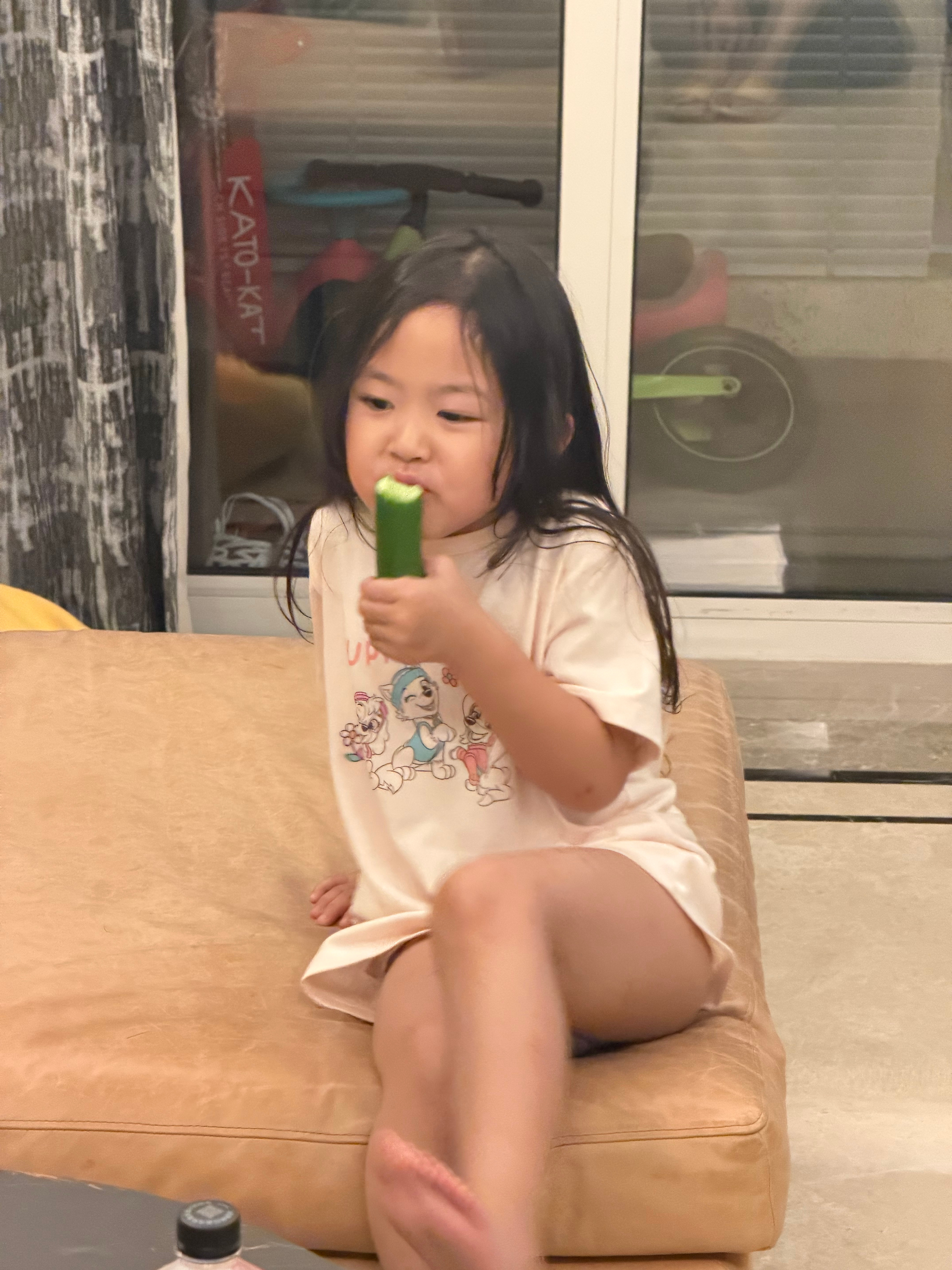 我的护肤小搭子～不得不感慨 家长对小朋友的潜移默化真的太大了～甚至连我吃黄瓜也要