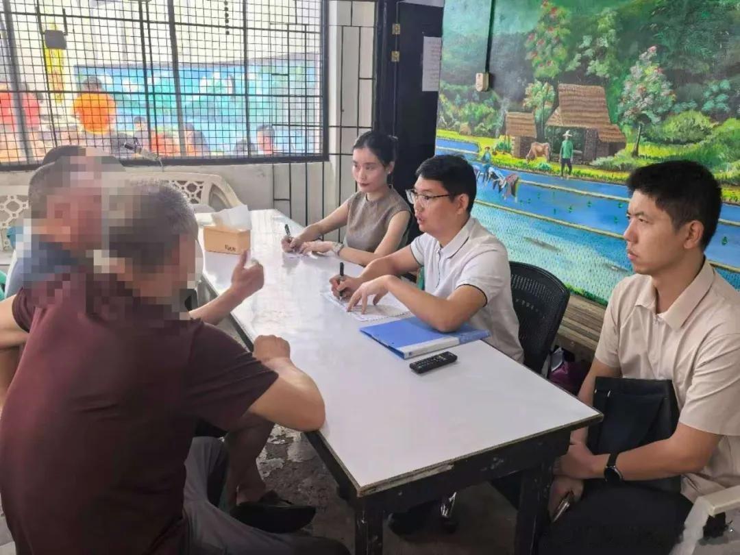 国际国内时事新闻 69名中国公民在菲律宾军警突击行动中被查扣，中使馆：敦促菲方尽
