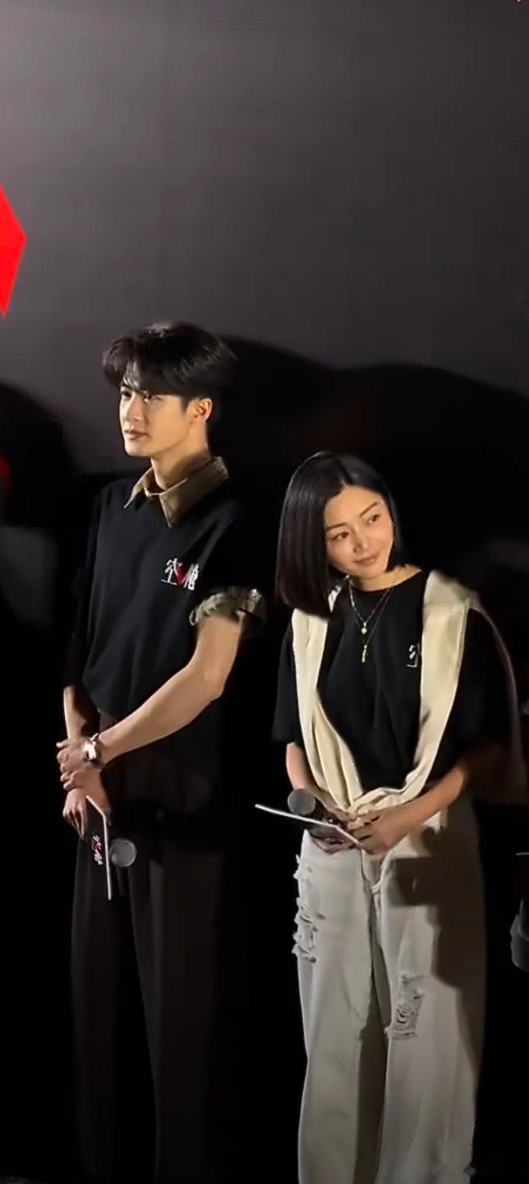 檀健次那块表带你手上了《空枪》深圳路演现场名场面来了观众对着王戈喊出“你的正义丢