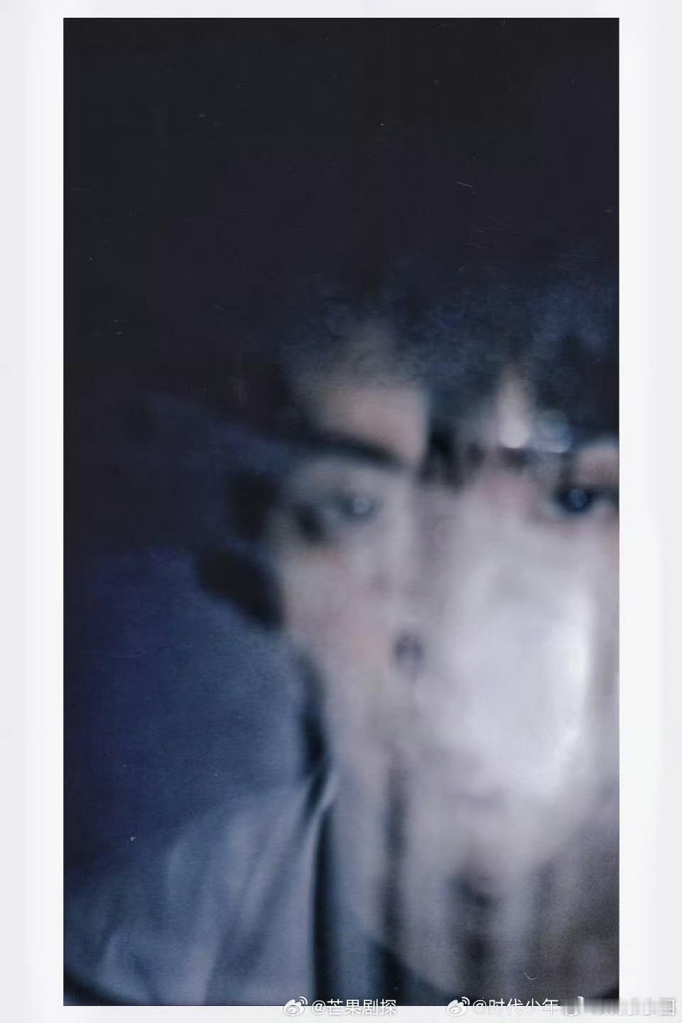 马嘉祺拍立得废片马嘉祺光影拍立得马嘉祺晒拍立得废片，这么帅的脸用拍立得也有废片 