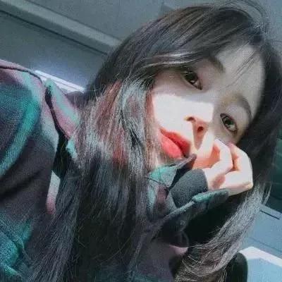 静坐观云卷，沉思入画卷。几卷闲书慰浮生 禅意静坐 品茶看日落 独坐小亭观雨落 闻