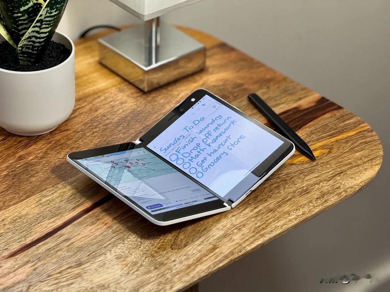 Surface Duo，和微软在移动领域所有的尝试一样，拥有一些绝妙的想法，但执
