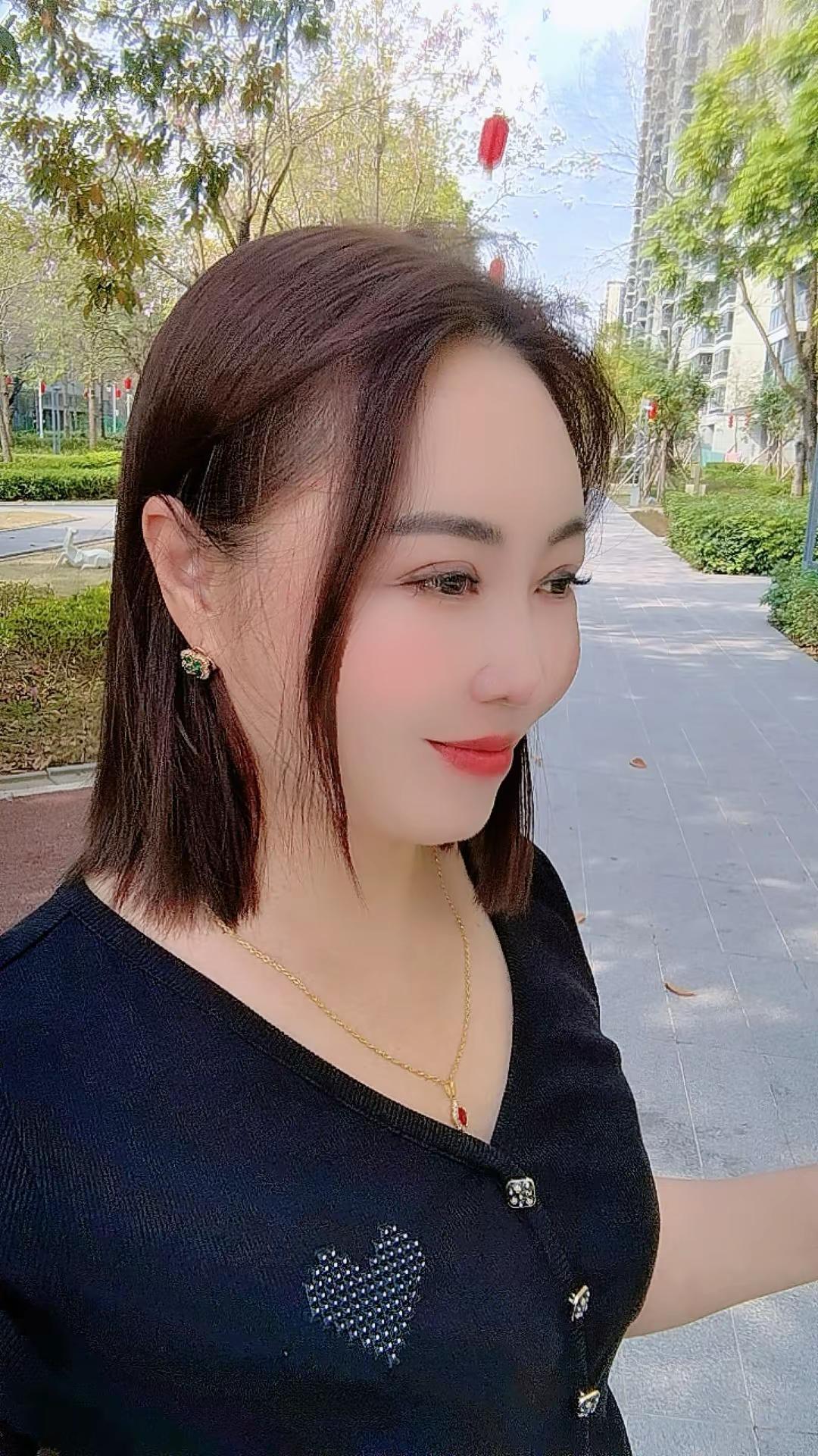 今天不做牛马，只享受当下的生活。你有多自律就有多美