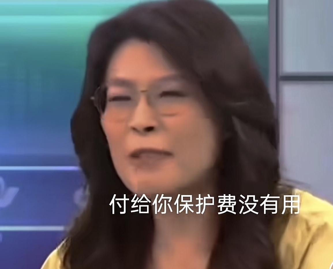 哈哈哈哈哈，没想到郑丽文私底下还很幽默！节目间隙拉家常说：每个月把上节目通告费交