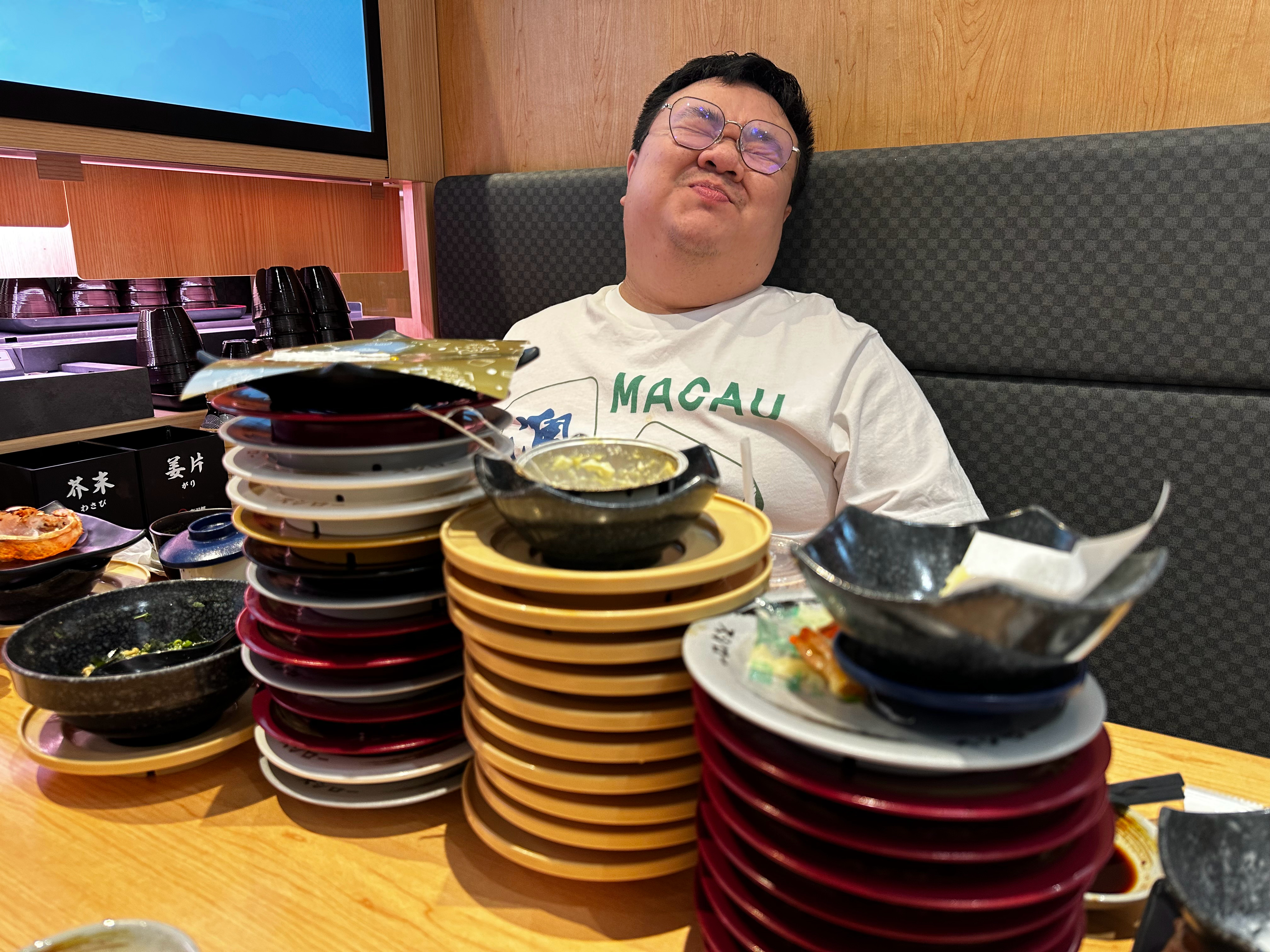 吃…..吃饱了…… 