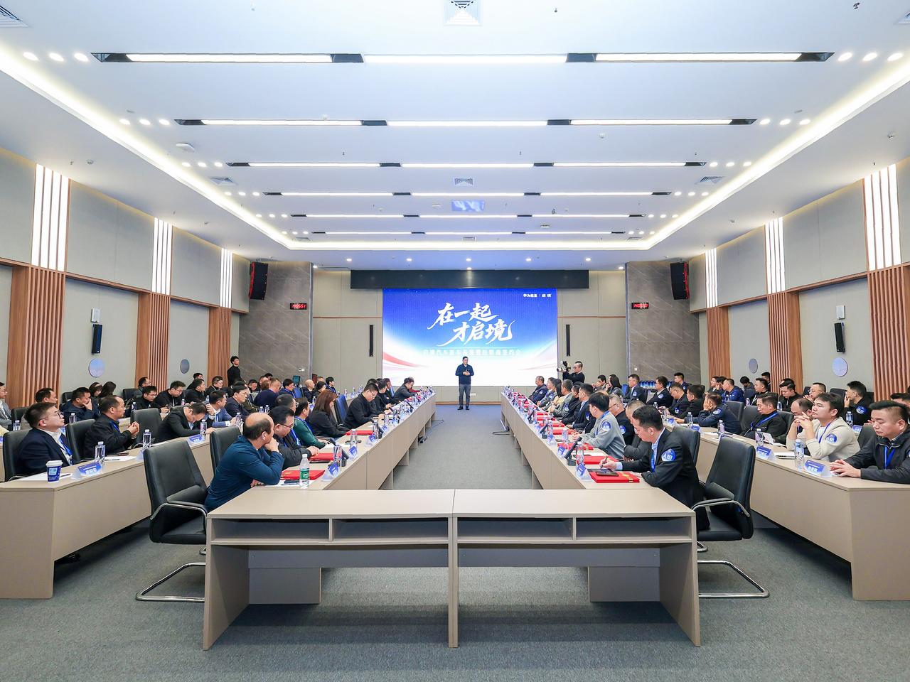 启境汽车渠道布局再提速，智能猎装轿跑实车获投资人高度认可！启境汽车近日完成经销商