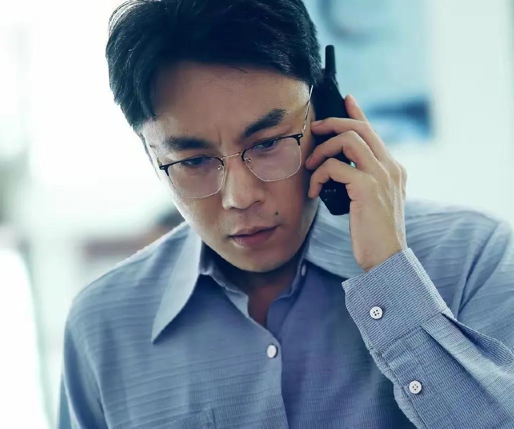 《扫黑风暴》终于大结局了，卢少骅被抓了，林强峰牺牲了。     卢少骅那么一个聪