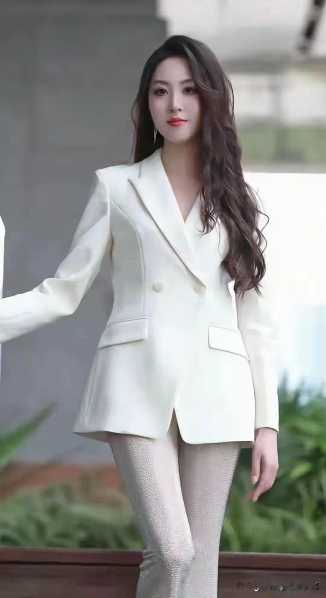 昨天我看到一位做金融的大哥反复给现在的社会小年轻做警醒和提醒，就说现在有很多银行