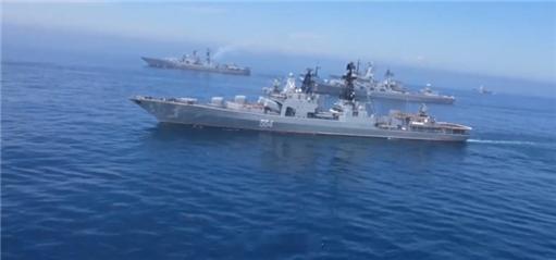 【俄海军举行七月风暴作战演习】当地时间7月23日，俄罗斯国防部通报称，23日至2