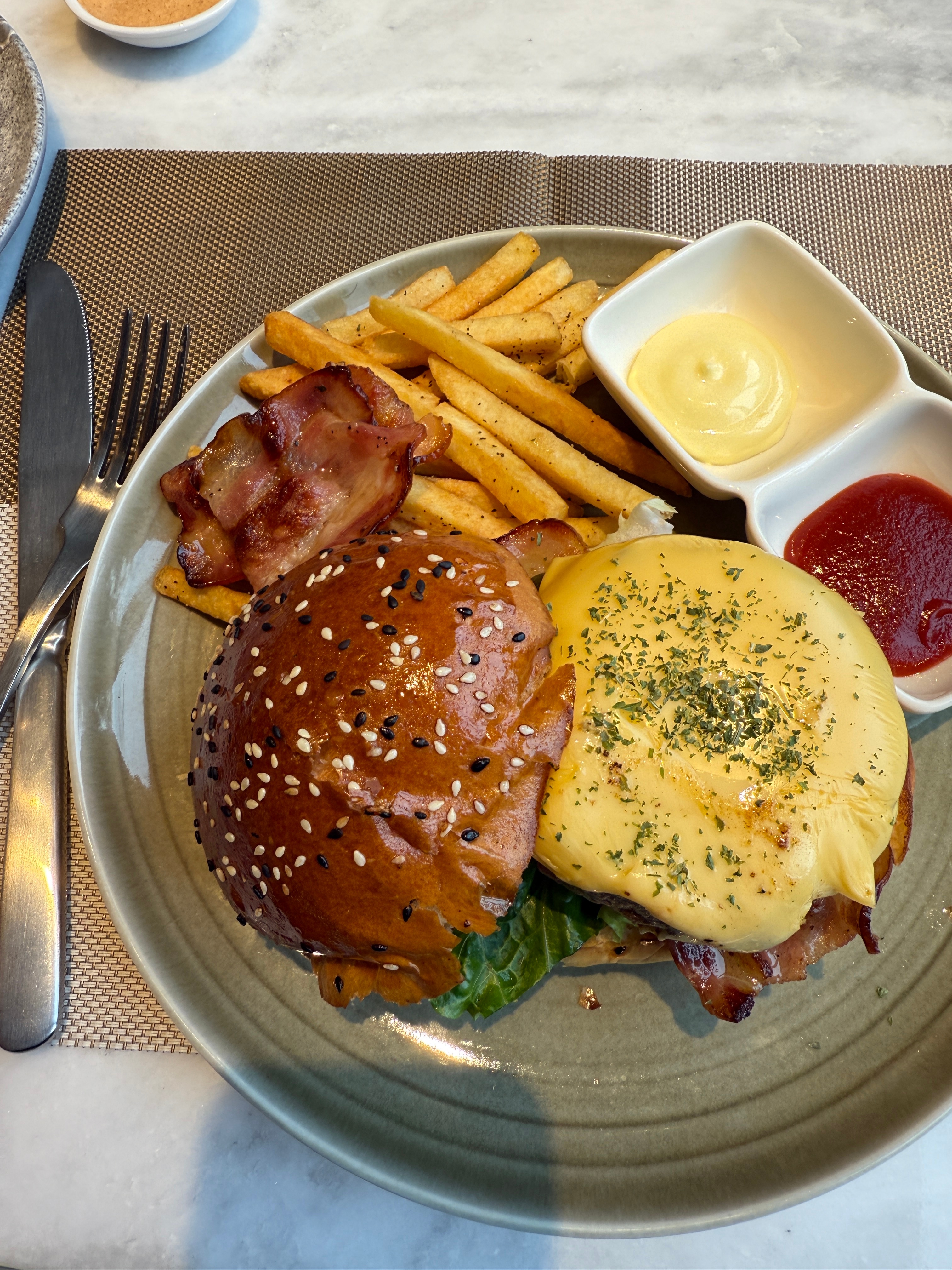 吃个漂亮饭去参加发布会喽！卷妹的日常我与汽车的日常 上海