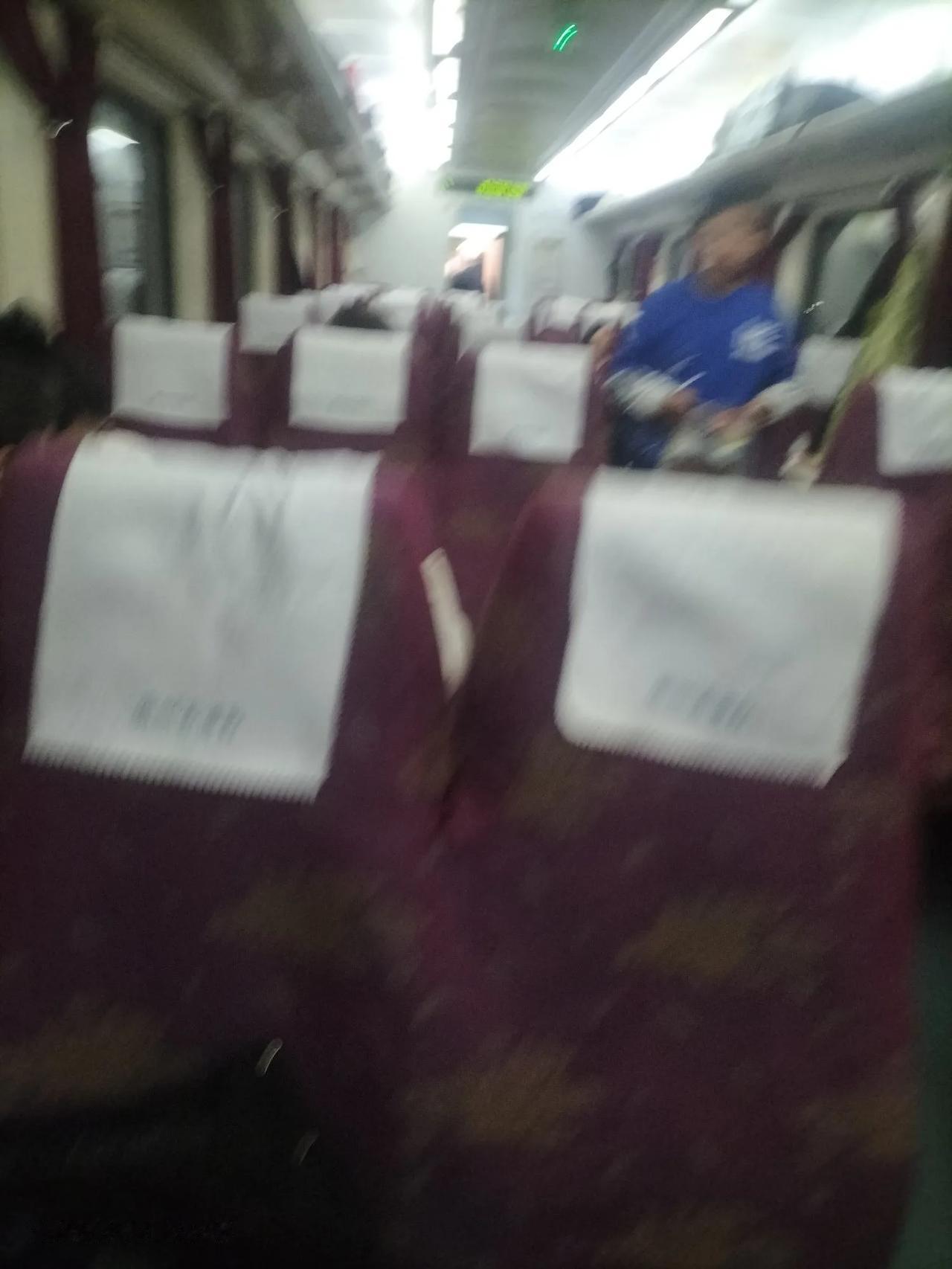 火车上偶遇啊，太难熬了