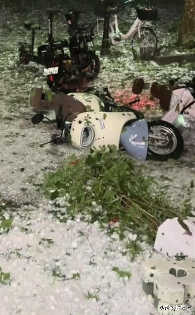 神奇‼️北京【9月冰雹如雪】专家揭秘罕见天象背后原因！
昨晚，北京多地市民目睹罕