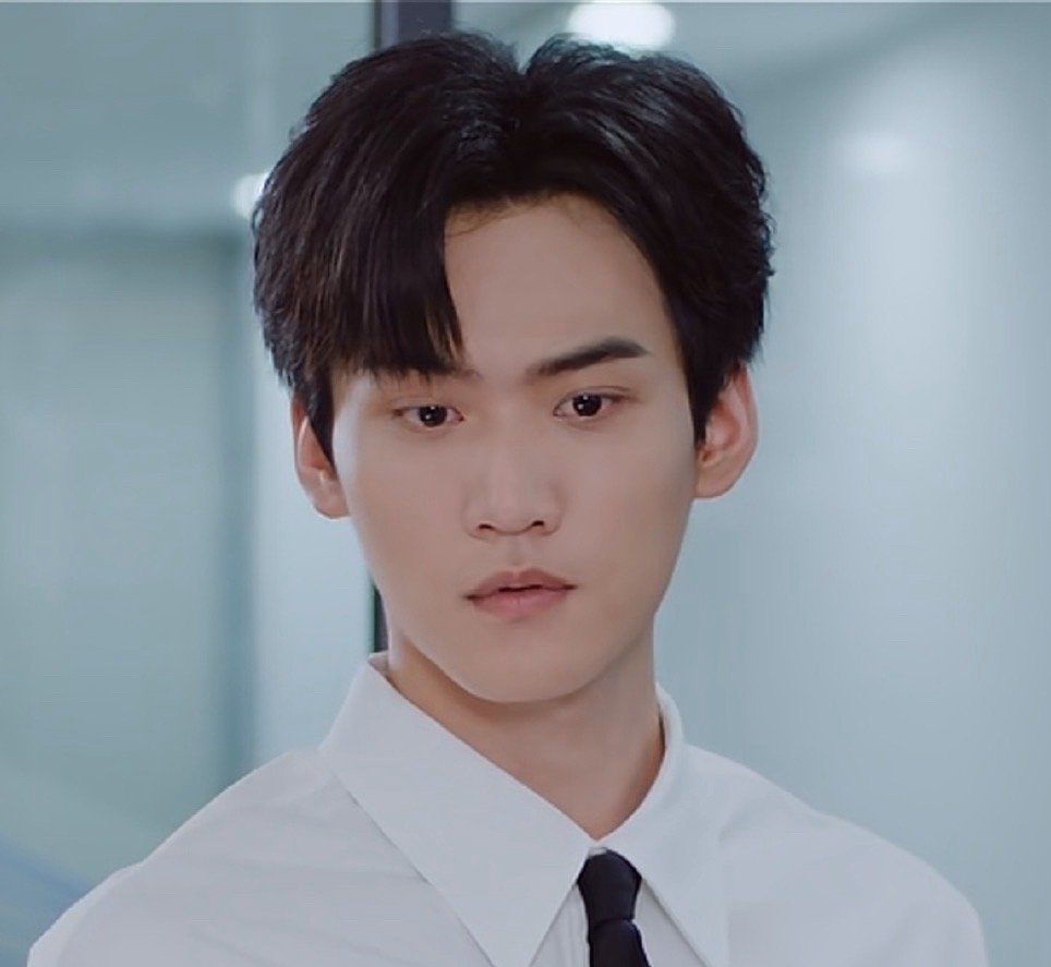 狙击蝴蝶看了点陈妍希周柯宇的剧，我想说周柯宇不是男主脸，不好看。陈妍希虽然是娃娃