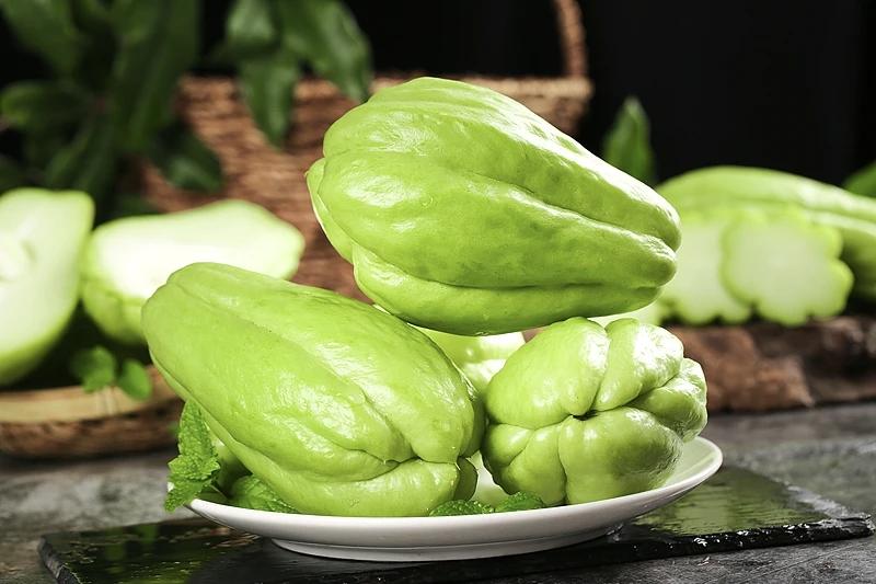 给大家推荐一款时令蔬菜佛手瓜，佛手瓜作为“清补兼顾”的食材具有疏肝、理气、润燥、