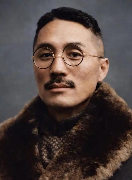 1934年，美女间谍把王亚樵勾引到了床上。岂料就在宽衣解带之时，她竟举起了手枪。