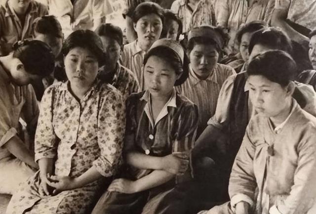 1945年 日本投降 后，有很多日本女人都被抛弃在了东北，并没有被带回日本，那这