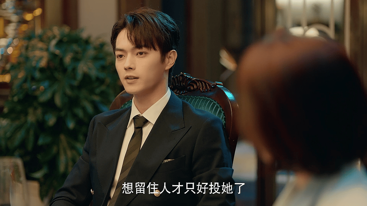 #韩廷养成系##纪星是韩廷亲手养大的玫瑰#韩廷的爱，是纪星人生的导师。他的教诲，