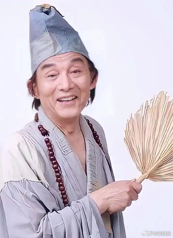 【#游本昌刚过完93岁生日#】游本昌今晨去世。中国国家话剧院表演艺术家、一级演员