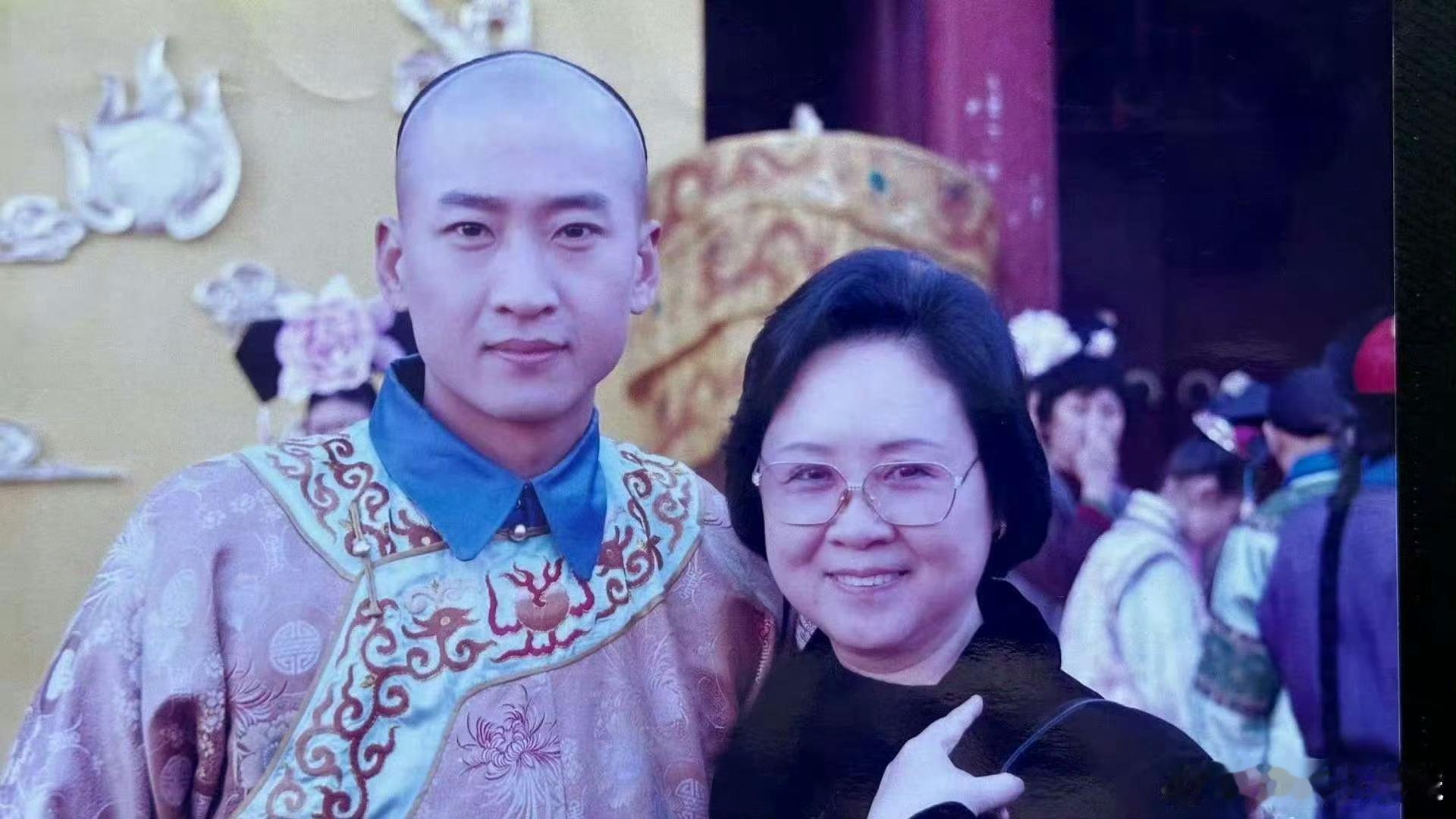 “尔康”周杰发长文悼念琼瑶了，他说让琼瑶阿姨失望了，他对不起琼瑶阿姨，他没有机会