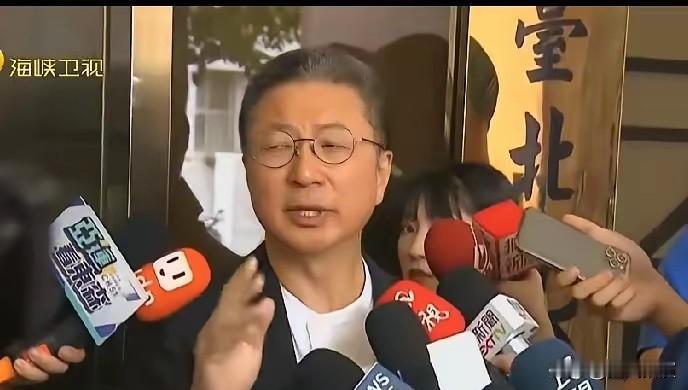 台湾又有好戏可看了！

台湾政坛最近闹出很滑稽的事情，让人看了都觉得离谱。
岛内