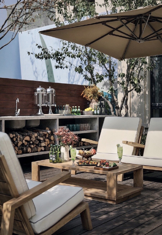 利可共而不可独，谋可寡而不可众。独利则败，众谋则泄。—— 曾国藩 ​​​