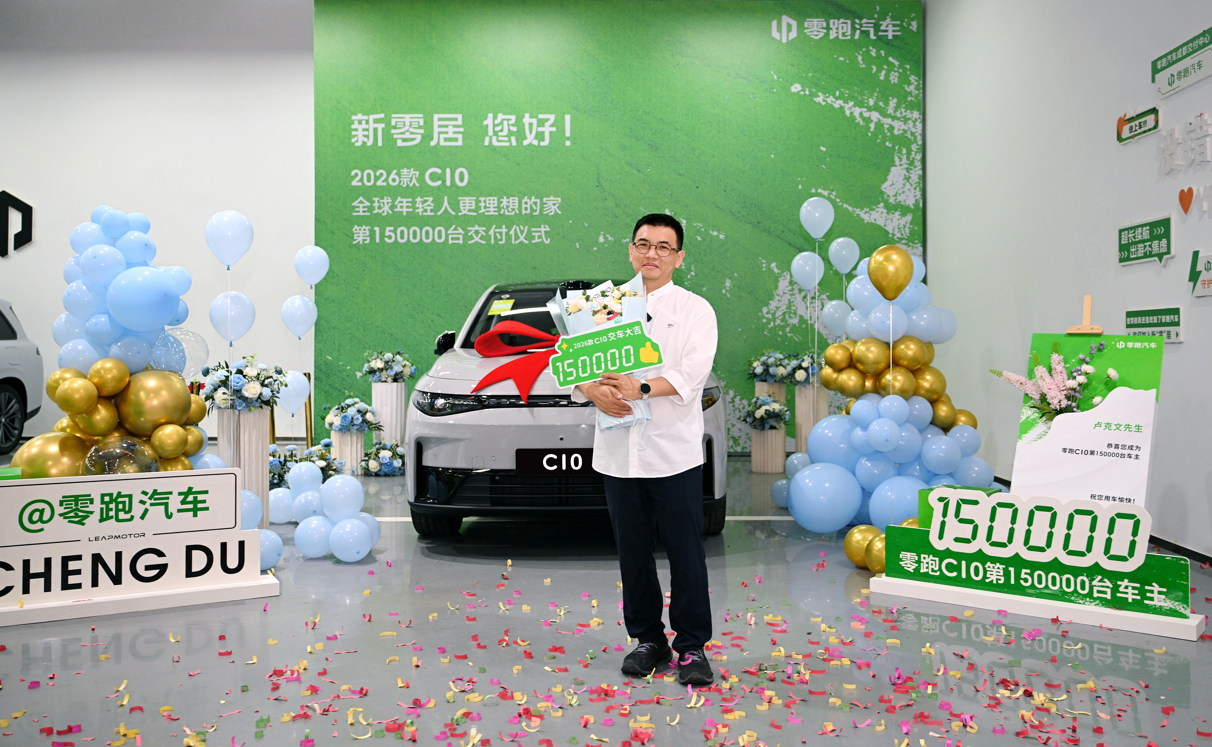 今年5月，零跑推出了26款C10的焕新，定位“全球年轻人更理想的家”。到了7月，