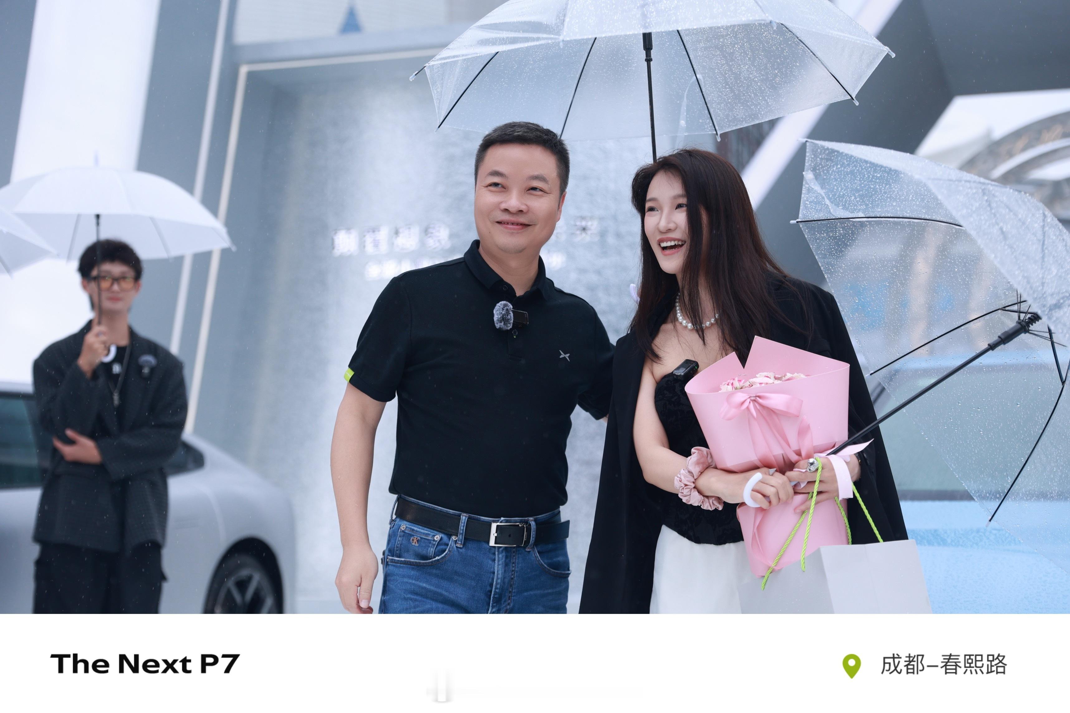 8月29日七夕节，雨中的交付，别样的浪漫！何小鹏现身成都春熙路，为成都首批全新P