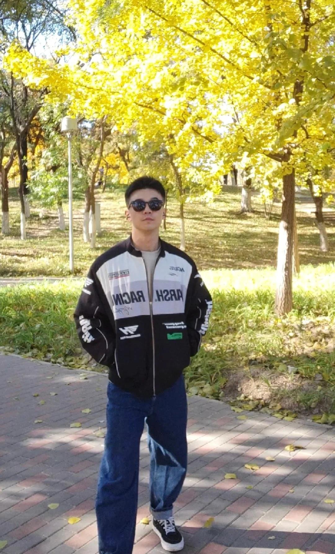 大晴天的北京，没人在家🤭
都出来赏秋啦
冷了这么久，难得周末遇上大晴天，印象里