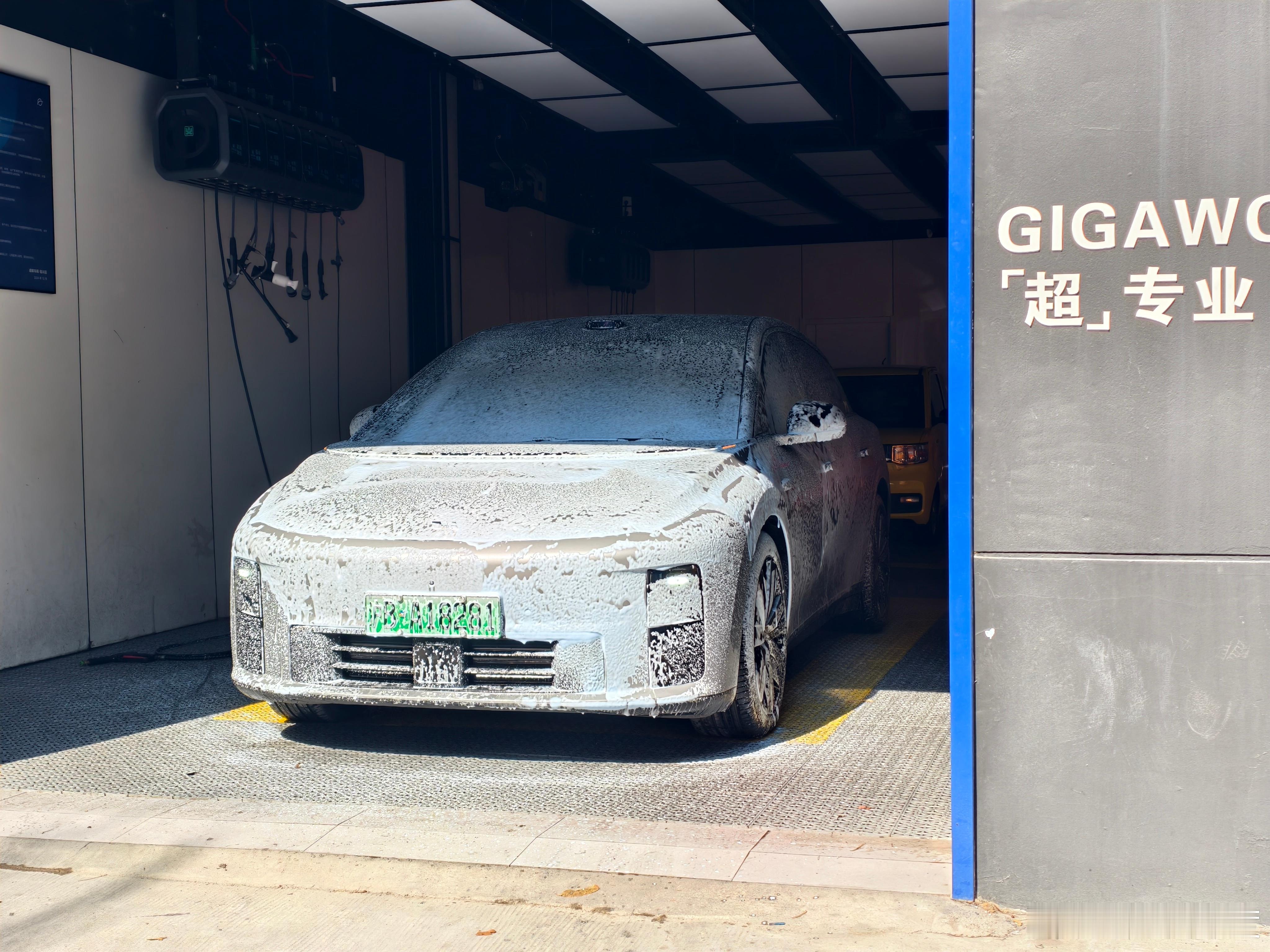 自己动手洗三台车，有个自己的洗车房就是爽。 嘉兴·超级车间·汽车贴膜(嘉兴店)