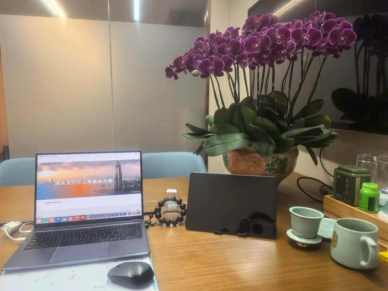 真好看！感谢好邻居-露可花艺给我的推荐，下班坐这里看一会都减压了[强][强][强